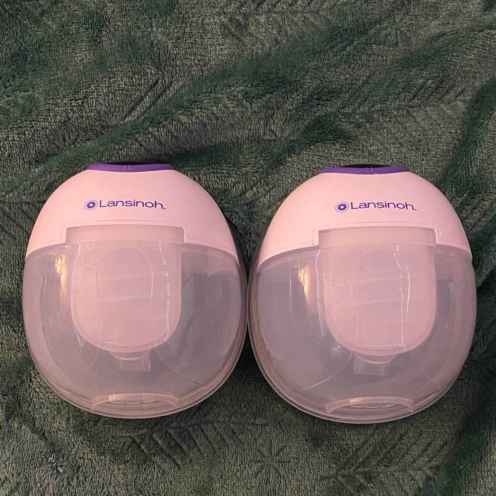 Lansinoh Milk Collectors in White and Purple